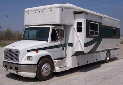 511185242128389-2003-United-Specialties-Motorhome