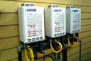 tankless-water-heater-takagi_23205fb3136e1af43c4b42479f263510_3x2_jpg_300x200_q85.jpg