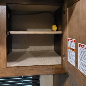 20220125 123004.
Added a shelf to the small cabinet next to the microwave and changed the annoying cord cap that was always in the way to a 90° end. M