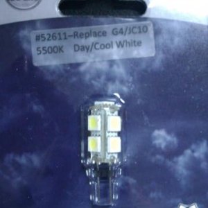 LED replacement bulb for ceiling puck lights