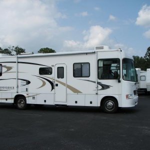 2005 Gulfstream Independence.  This was our first RV