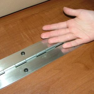 Heavy duty piano hinge