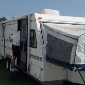 2003 Roo 25 has a front and rear entry