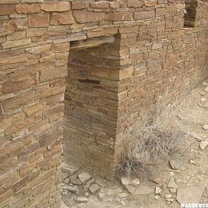 Una Vida doorway showing the excellent stone work of Chaco.