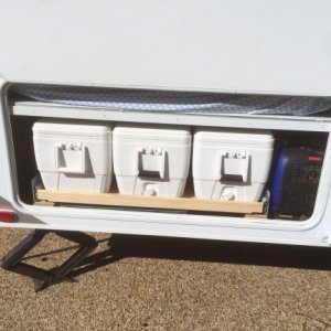 image. Pull out drawer for ice chest