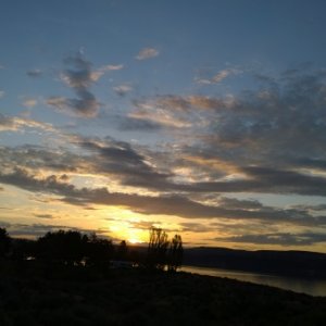 Sunrise over the Columbia river and the lower loop of Wanapum State Park, Eastern Washington