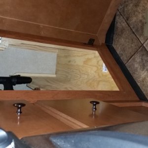 under sink room and support for upper drawer