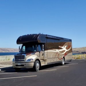 dynamoose at OR rest area along Columbia River. Takes up a few parking spots!