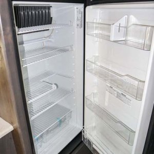 28SS - Fridge (Freezer is above the fridge)