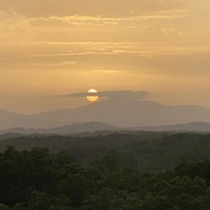 Sunset Saturday night. Looks like Dist cloud made for a golden sunset.