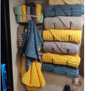 TOWEL STORAGE PIC