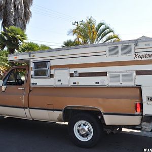 1987 GMC K2500 w/ 1987 FWC Keystone