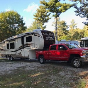 2017 Cedar Creek Hathaway 38fl6 / 2016 Silverado 2500 6.6