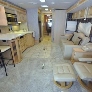 Inside look of the Tour a 2006 Motorhome.