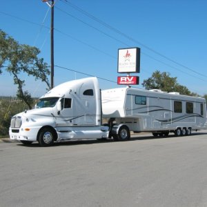 2000 Kenworth T2000 (Bubba) and 2000 Travel Supreme ( The Great White Whale