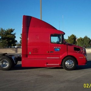 '99 VNL64T610 right view