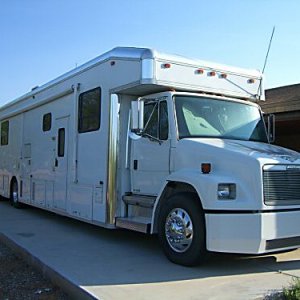 1999 40' NRC, Freigthliner FL70, 41k miles, 2 axle, $160 BIN on ebay