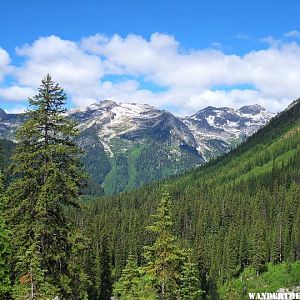 Trail to Gwillim Lakes (21).jpg