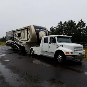 1998 international 4700 LP, DT530 6 speed auto shift,  300hp . air ride cab and chassis, Reese 25K hitch