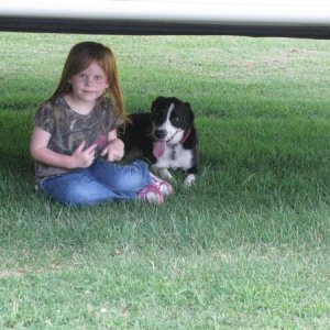 IMG 2535 Natalie and Buddy are waiting in the shade. They want to go campin with Grandma!