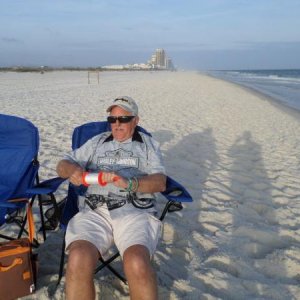 So, we went to the Gulf to enjoy the beach........white sands.  Yep, that spool of string is connected to one of my kites.  Gulf Shores State Park, AL