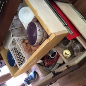 Large drawer with out inner drawer for dishes.