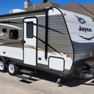 2016 Jayco Jay Flight 19RD (awning closed)