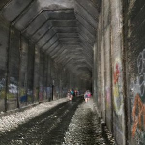 A bit blurry but you can see where the old "cut" was inside the tunnel. The walls are peppered with graffiti, some of it is true art, others are just 