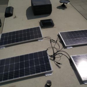 4x 100w Renogy Slim solar panels (Ignore the cables)