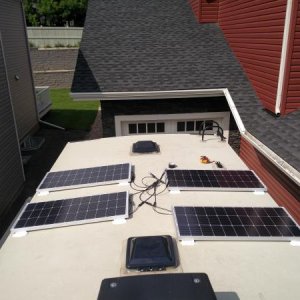 4x 100w Renogy Slim solar panels (Ignore the cables)