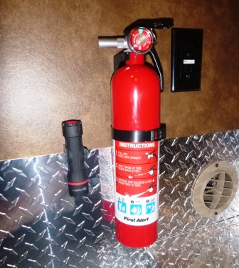 04 Flashlights + Extra Fire Extinguisher