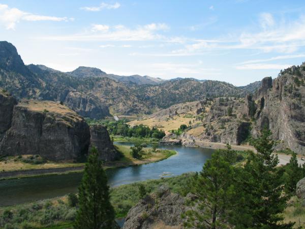 146 4669 Some where in South Dakota. Do not know the name of the river. (any ideas?)