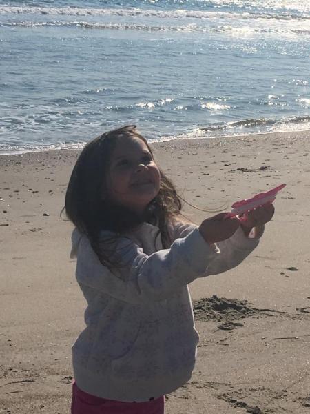 17629973 10155163565602250 5817551508213455199 n

My youngest granddaughter flying a kite a the beach in NC.