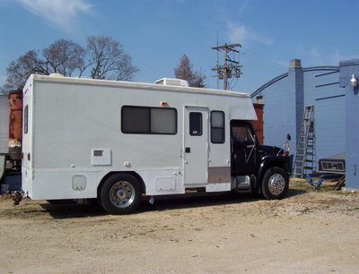 1983 IH with 2003 Coachman Conversion