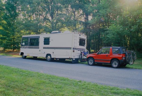 1991 Fleetwood Flair 26R, 460 Ford powered with 1995 Geo Tracker toad. Ready to roll with 20 tires checked and aired!