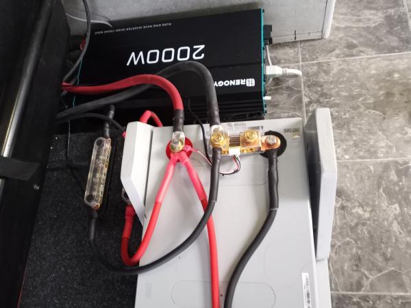 2000 Watt Renogy Inverter