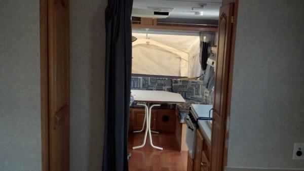 2003 Roo 25 has a U shaped dining area, unlike the 2004 model.