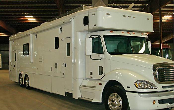 2005 45' Showhauler, Freightliner chassis, 3 axle, 23k miles, on ebay, $239