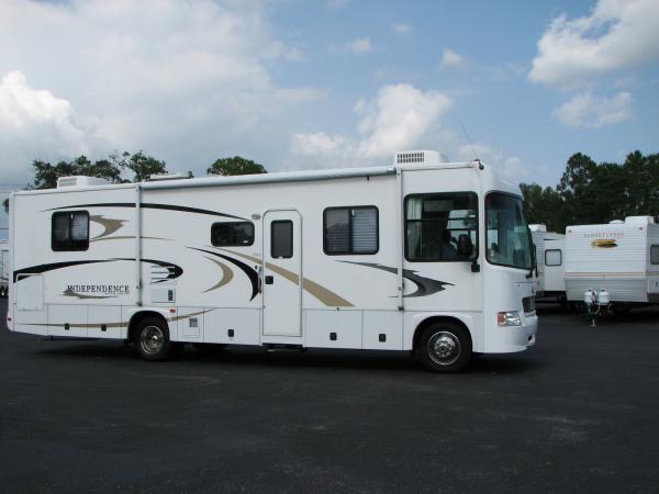 2005 Gulfstream Independence.  This was our first RV