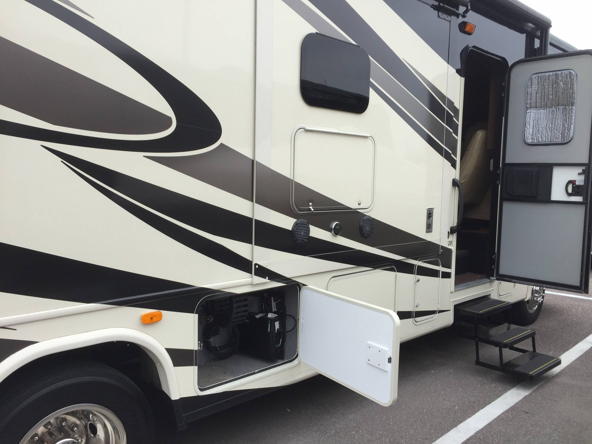 2015 Forest River Georgetown 328TS Inverter