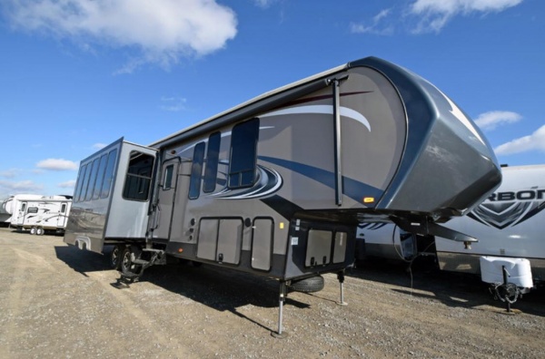 2015 Sandpiper 376bhok Exterior