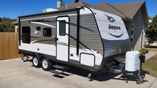 2016 Jayco Jay Flight 19RD (awning closed)