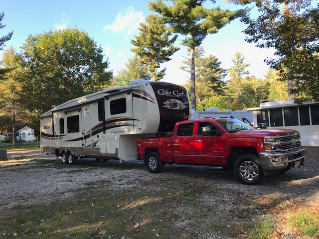 2017 Cedar Creek Hathaway 38fl6 / 2016 Silverado 2500 6.6