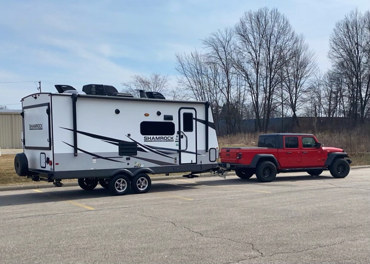 2021 Shamrock 21SS and Jeep Gladiator