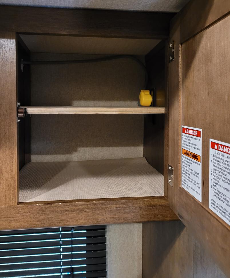 20220125 123004.
Added a shelf to the small cabinet next to the microwave and changed the annoying cord cap that was always in the way to a 90° end. M