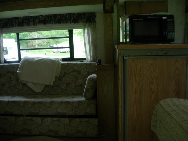 310S-Inside trailer-June 2006
(dark, yet slide out visible)