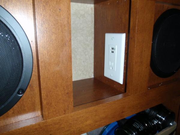 4 New Outlet with USB chargers