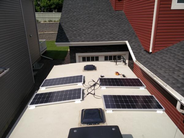 4x 100w Renogy Slim solar panels (Ignore the cables)