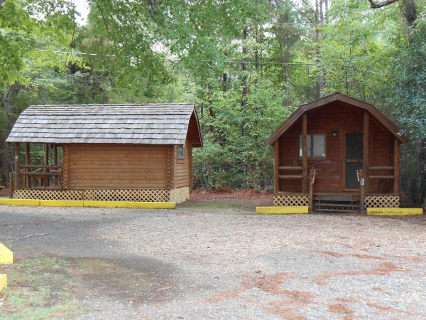 A couple of the cabins for rent.