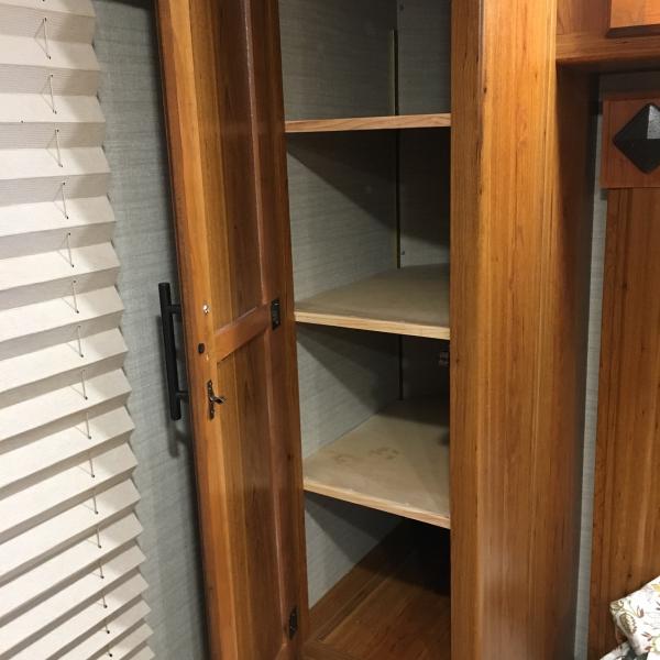 Adjustable shelves in bedroom closet